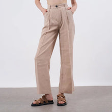 بنطلون نسائى بزر