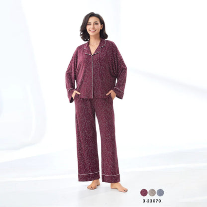 بيجامة نسائي بياقة مدببة