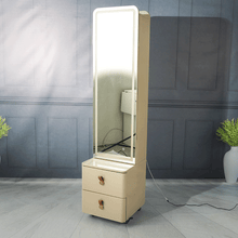 خزانة مع علاقات داخلية وأرفف جانبية وأدراج مع مرآة كاملة مضيئة