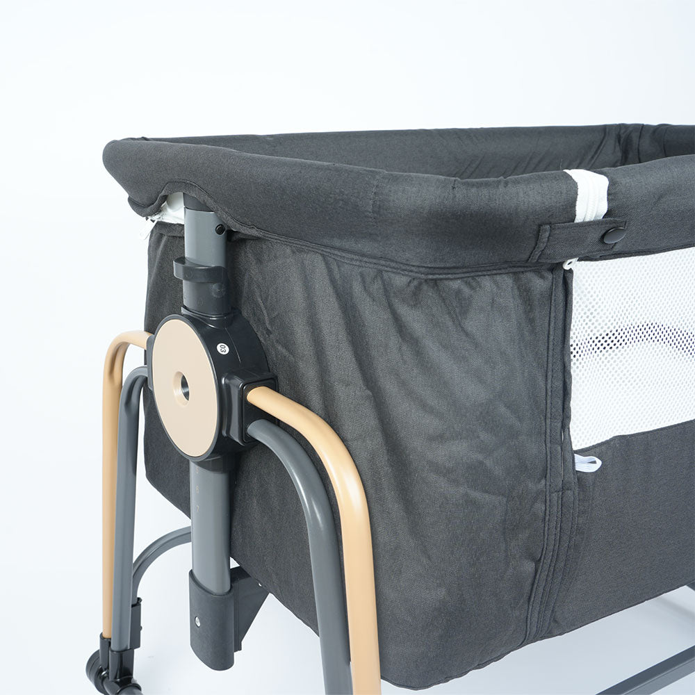 سرير أطفال مع غطاء