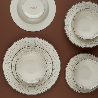 طقم سفرة بنقش خفيف