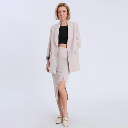 جاكيت نسائي بياقة ممددة