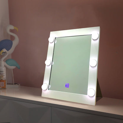 مرآة مكياج مضيئة تعمل باللمس