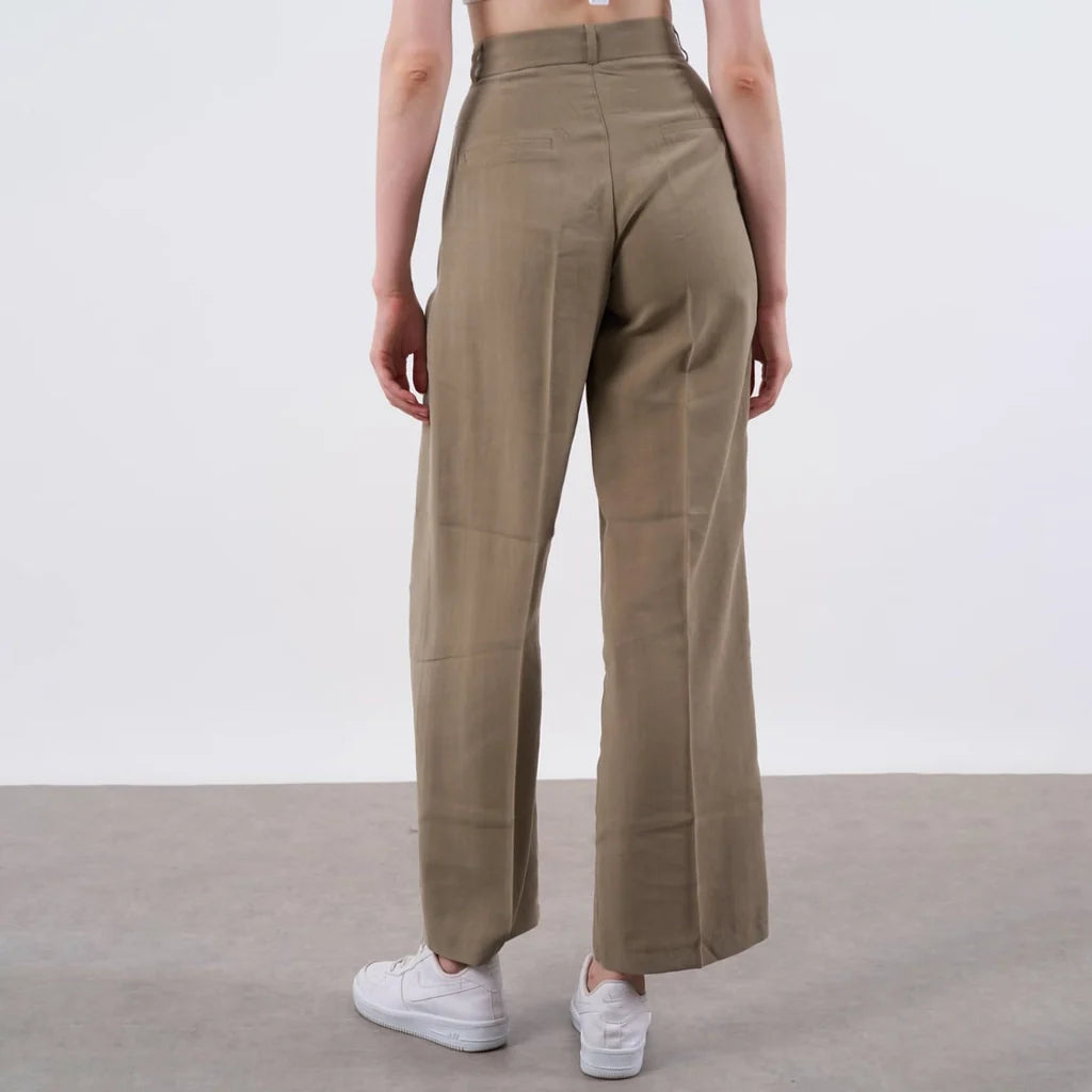 بنطلون نسائى بزر