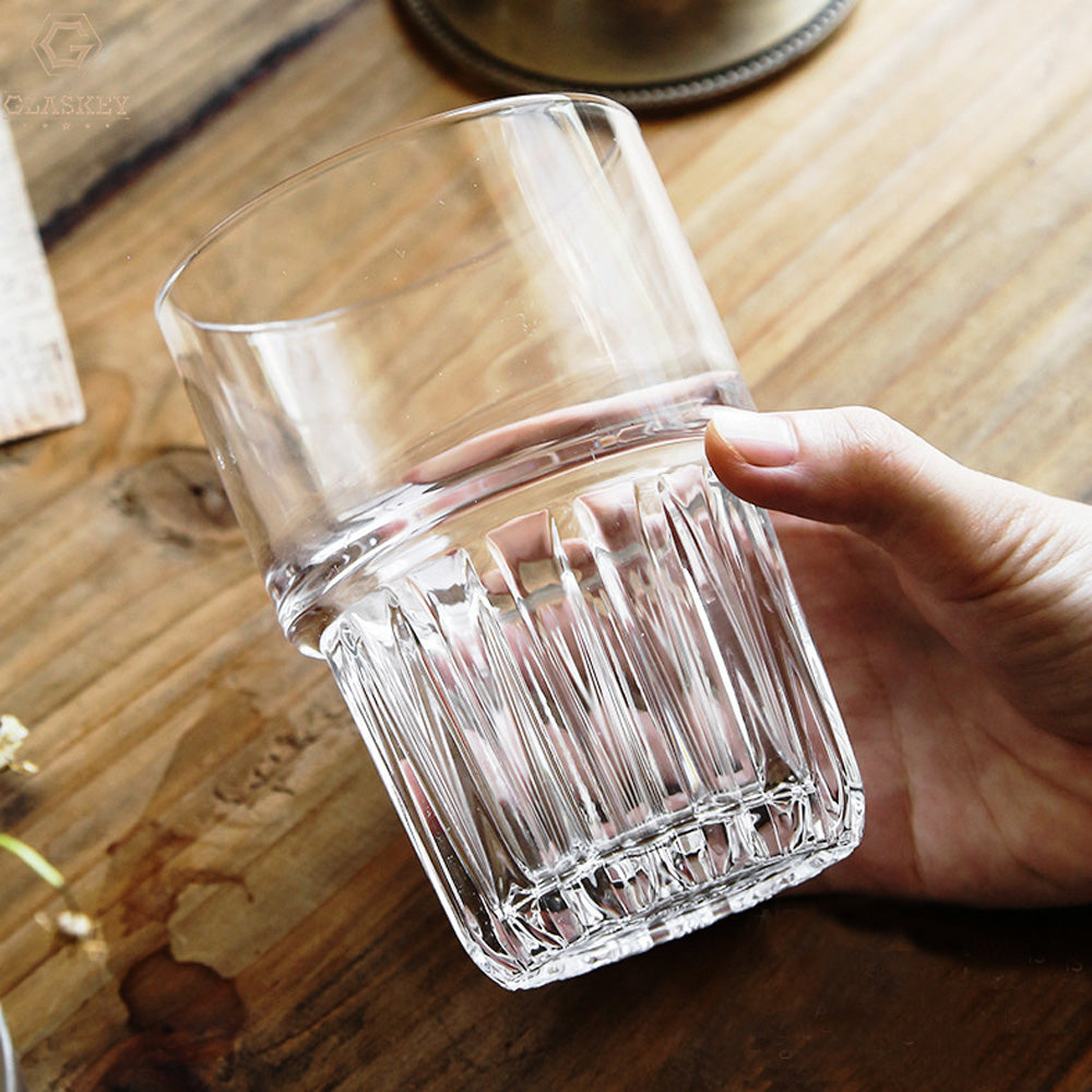 كوب شرب  محزز من الاسفل