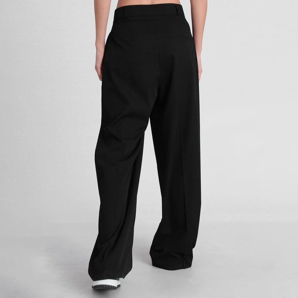 بنطلون نسائي عريض بكسرات