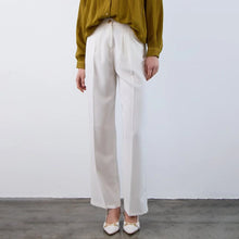 بنطلون نسائي بكسرة