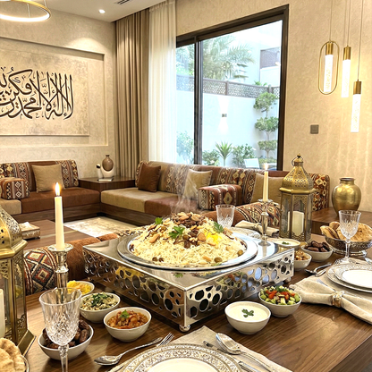 طبق تقديم أرز بقاعدة معدنية