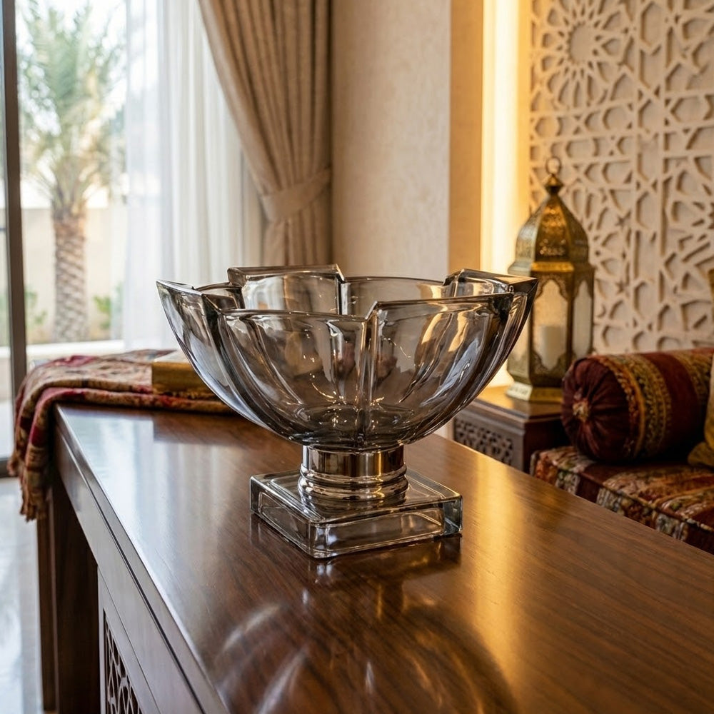 وعاء فاكهة من الكريستال على قاعدة