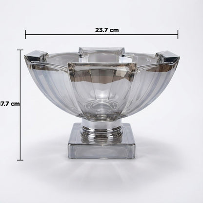 وعاء فاكهة من الكريستال على قاعدة
