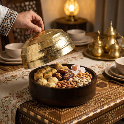 وعاء تقديم مع غطاء