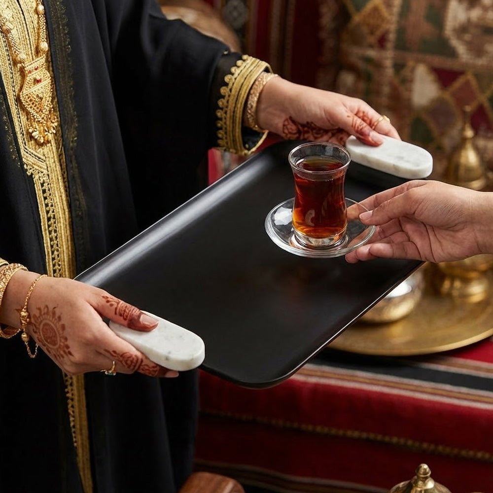 صينية بمقبض من الرخام