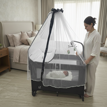 سرير أطفال مع ناموسية وطاولة تغيير