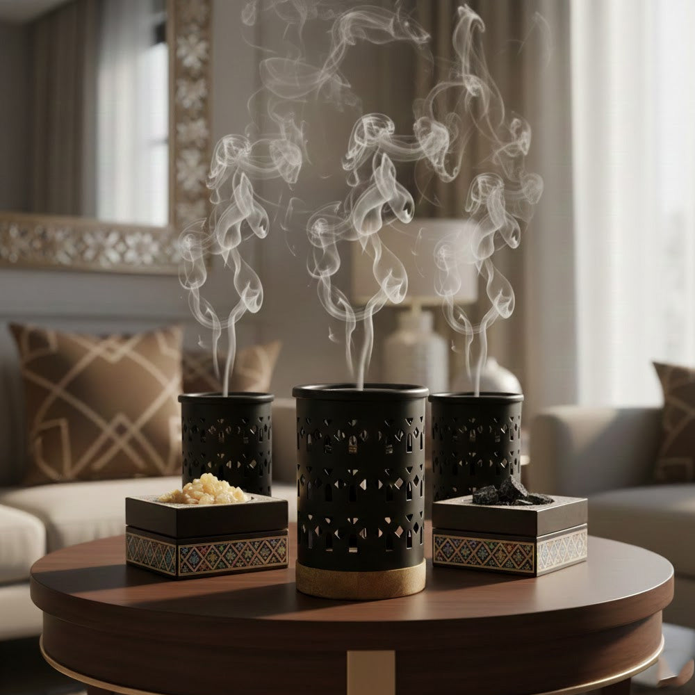 مبخر معدني بقاعدة خشبية