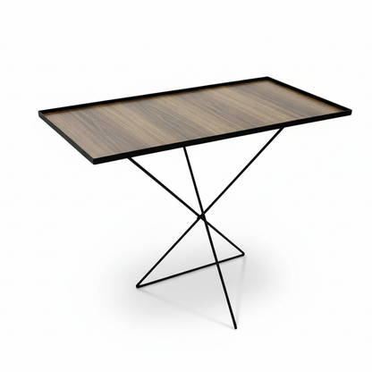 طاولة حديثة بتصميم معدني