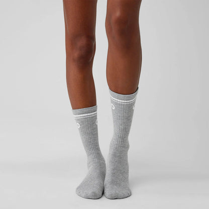 جوارب نسائية بتصميم كلاسيكي،