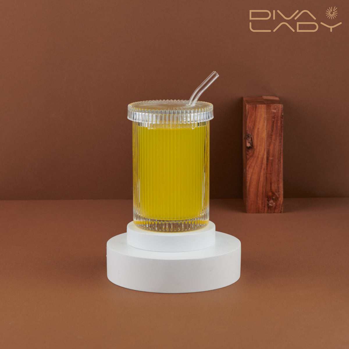 كوب زجاج بغطاء