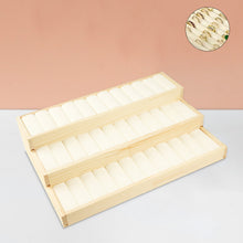 رف مجوهرات خشبي أبيض مخملي