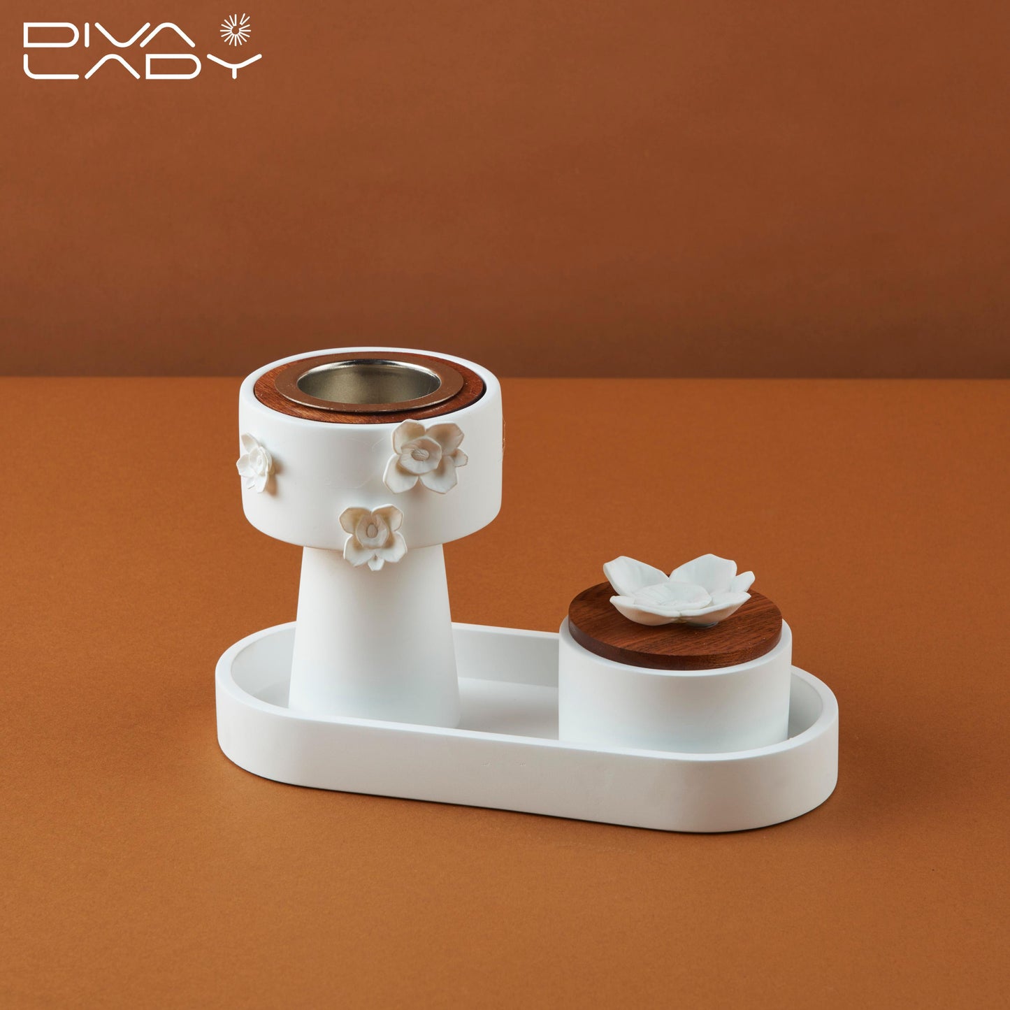 مبخر بتفاصيل زهور