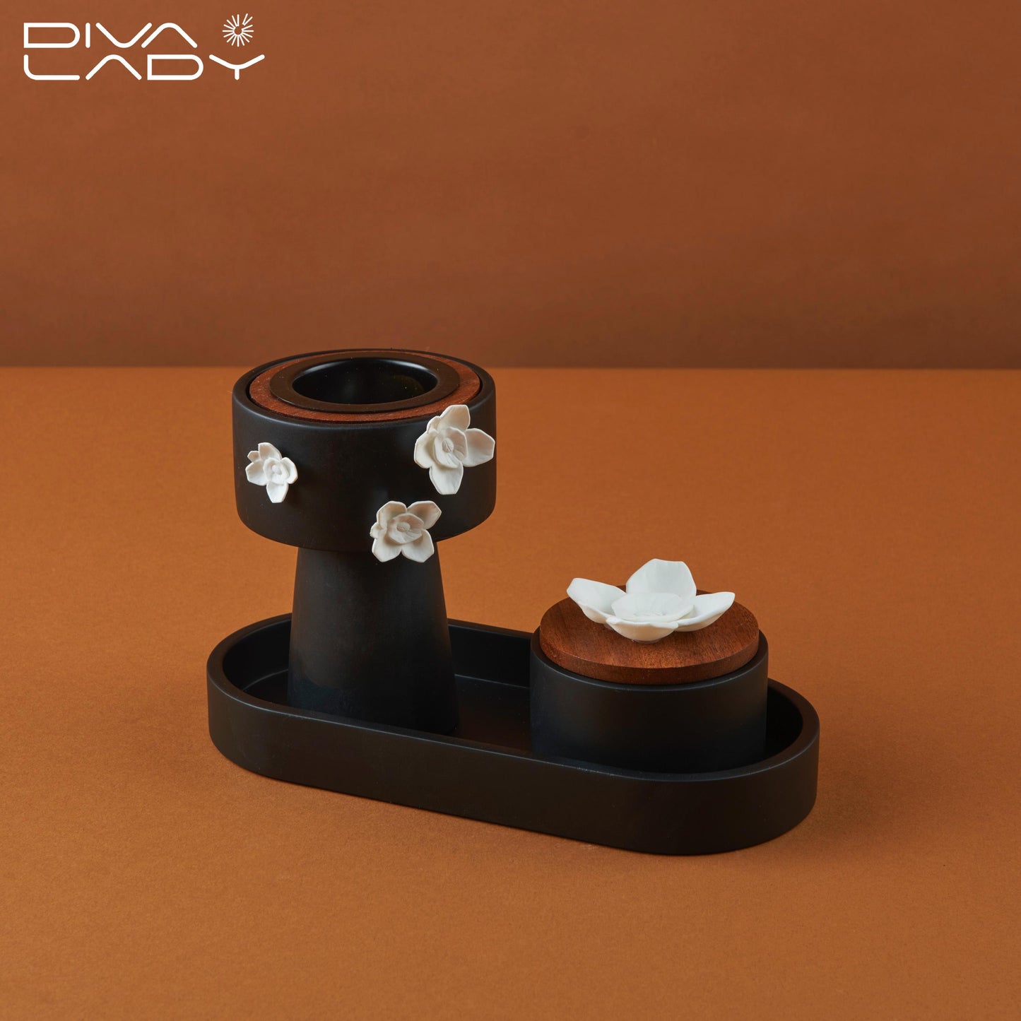 مبخر بتفاصيل زهور