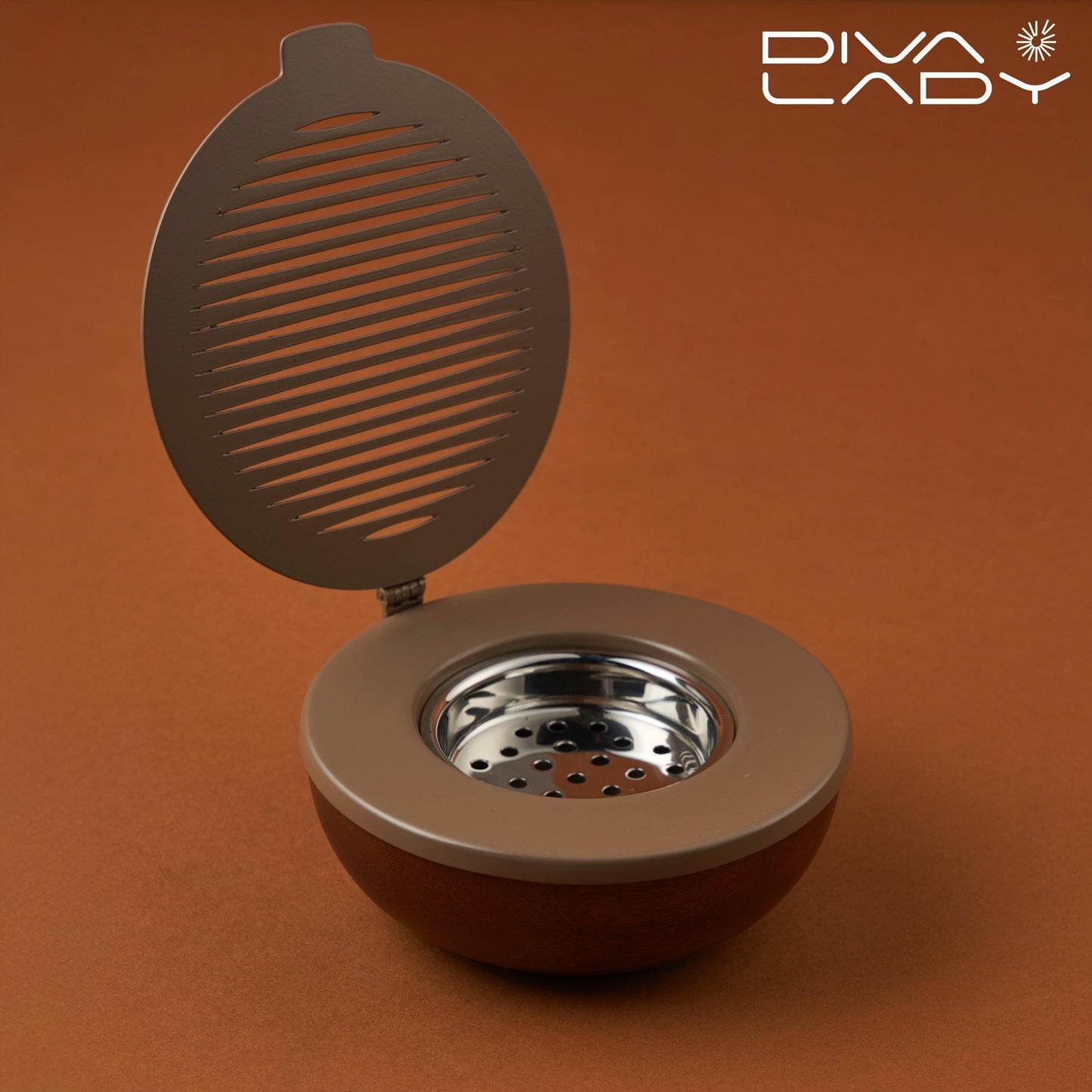 مبخرة دائرية بغطاء مزخرف