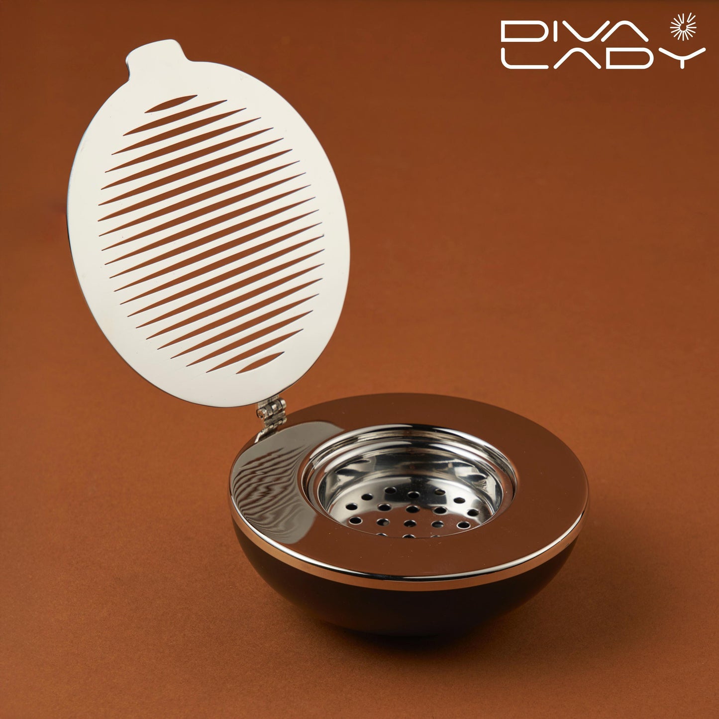 مبخرة دائرية بغطاء مزخرف