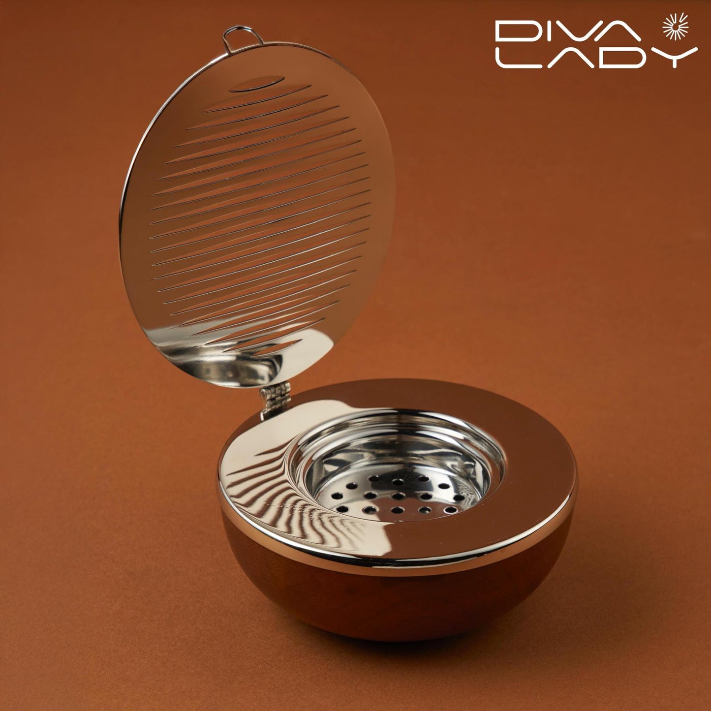 مبخرة دائرية بغطاء مزخرف