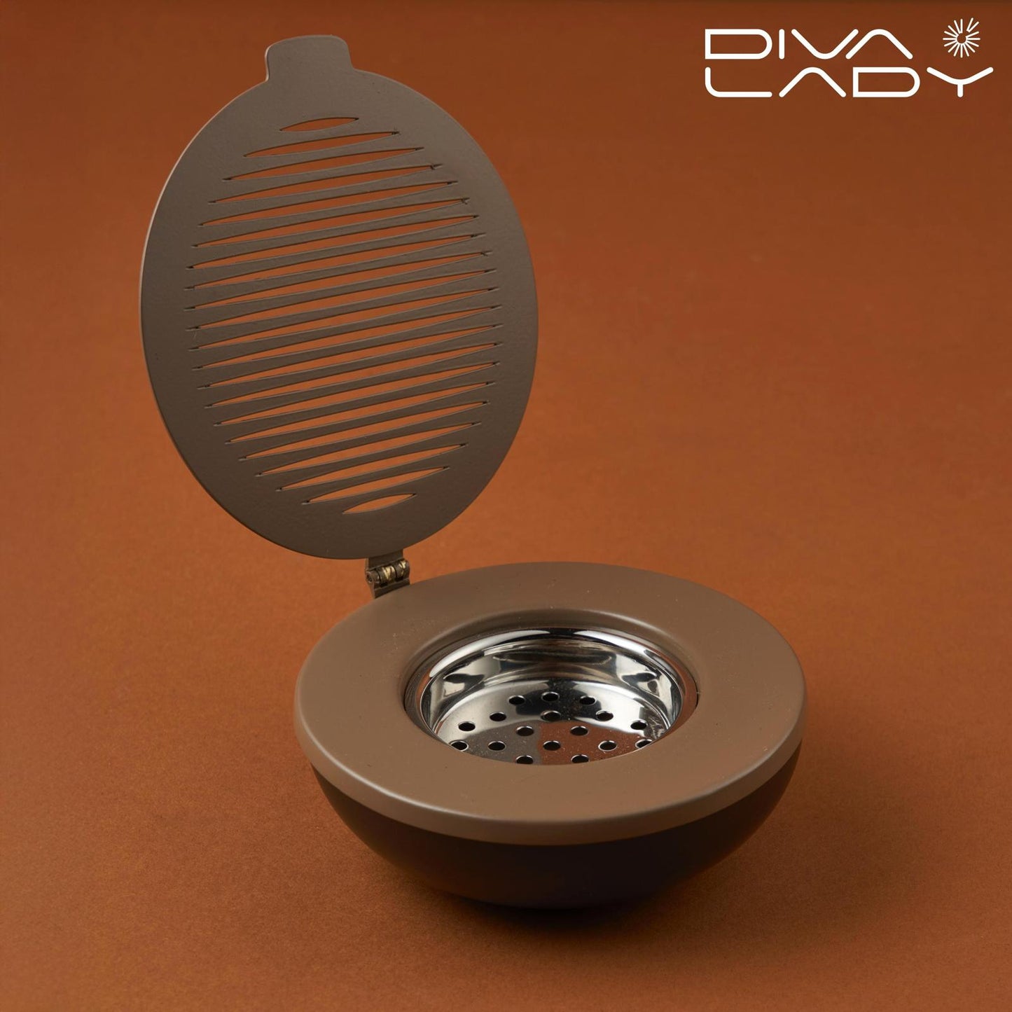 مبخرة دائرية بغطاء مزخرف