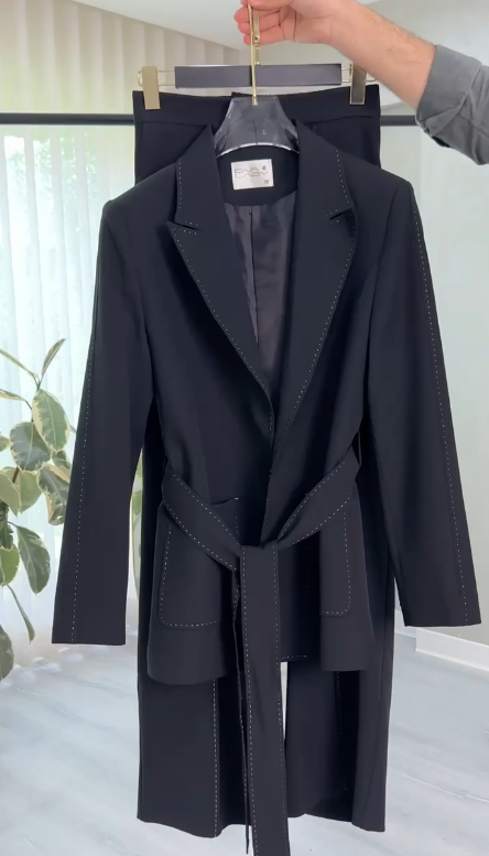 بدلة نسائي كلاسيكي