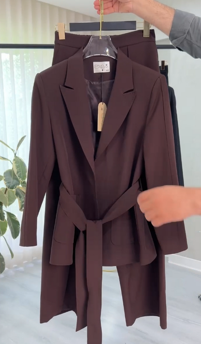 بدلة نسائي كلاسيكي