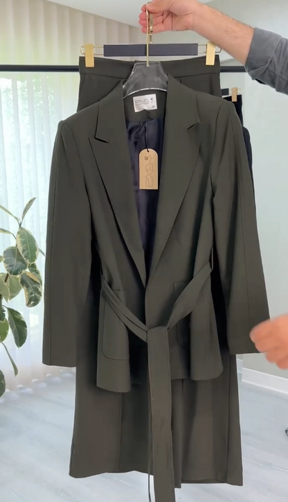 بدلة نسائي كلاسيكي