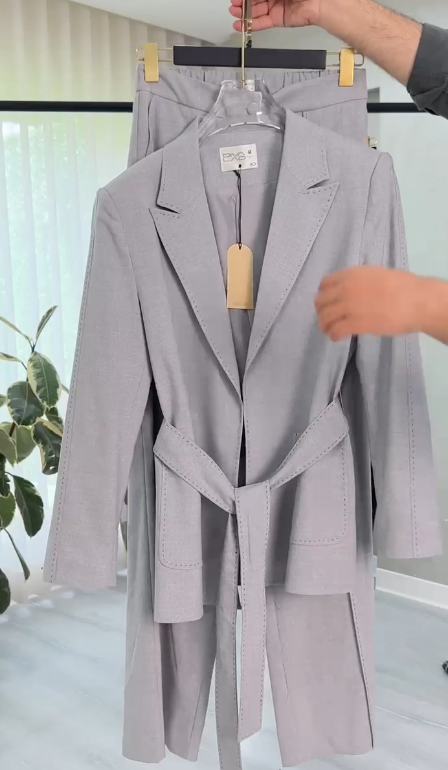 بدلة نسائي كلاسيكي