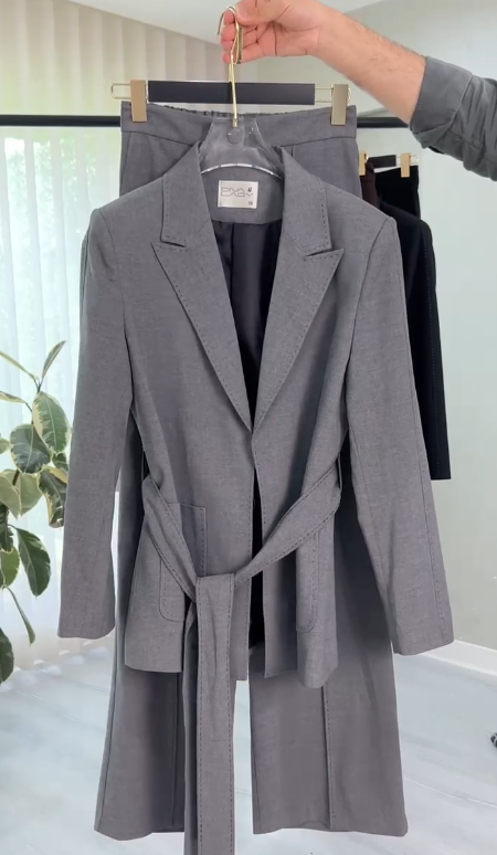 بدلة نسائي كلاسيكي