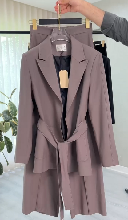 بدلة نسائي كلاسيكي