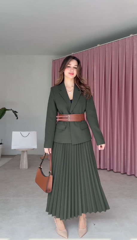 بدلة تنورة نسائي