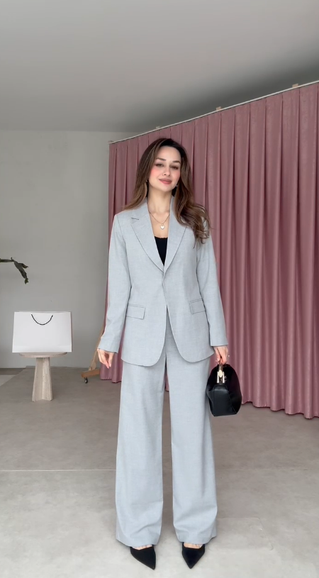 بدلة نسائي