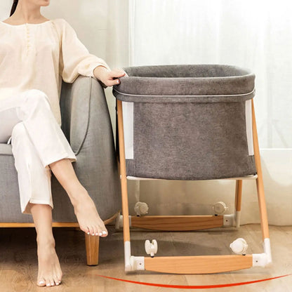 سرير أطفال متحرك من الخشب الصلب