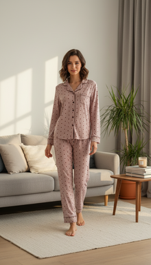 بيجامة نسائي منقط هادئ