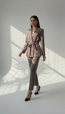 بدلة نسائي كلاسيكي