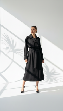 جاكيت نسائي بياقة عريضة وحزام