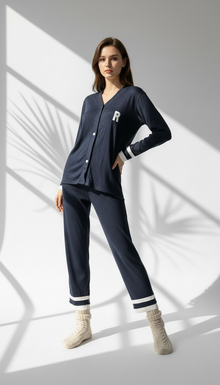 بيجامة نسائي مع تطريز