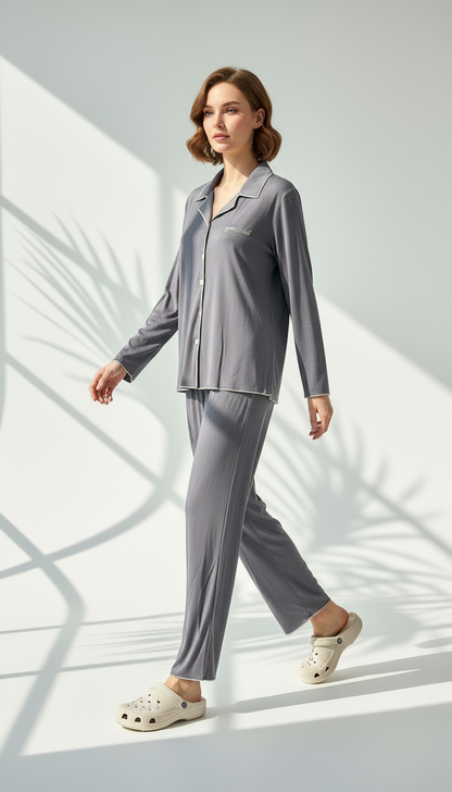 بيجامة نسائي بازرار بسيطة