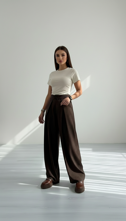 بنطلون نسائي مقلم