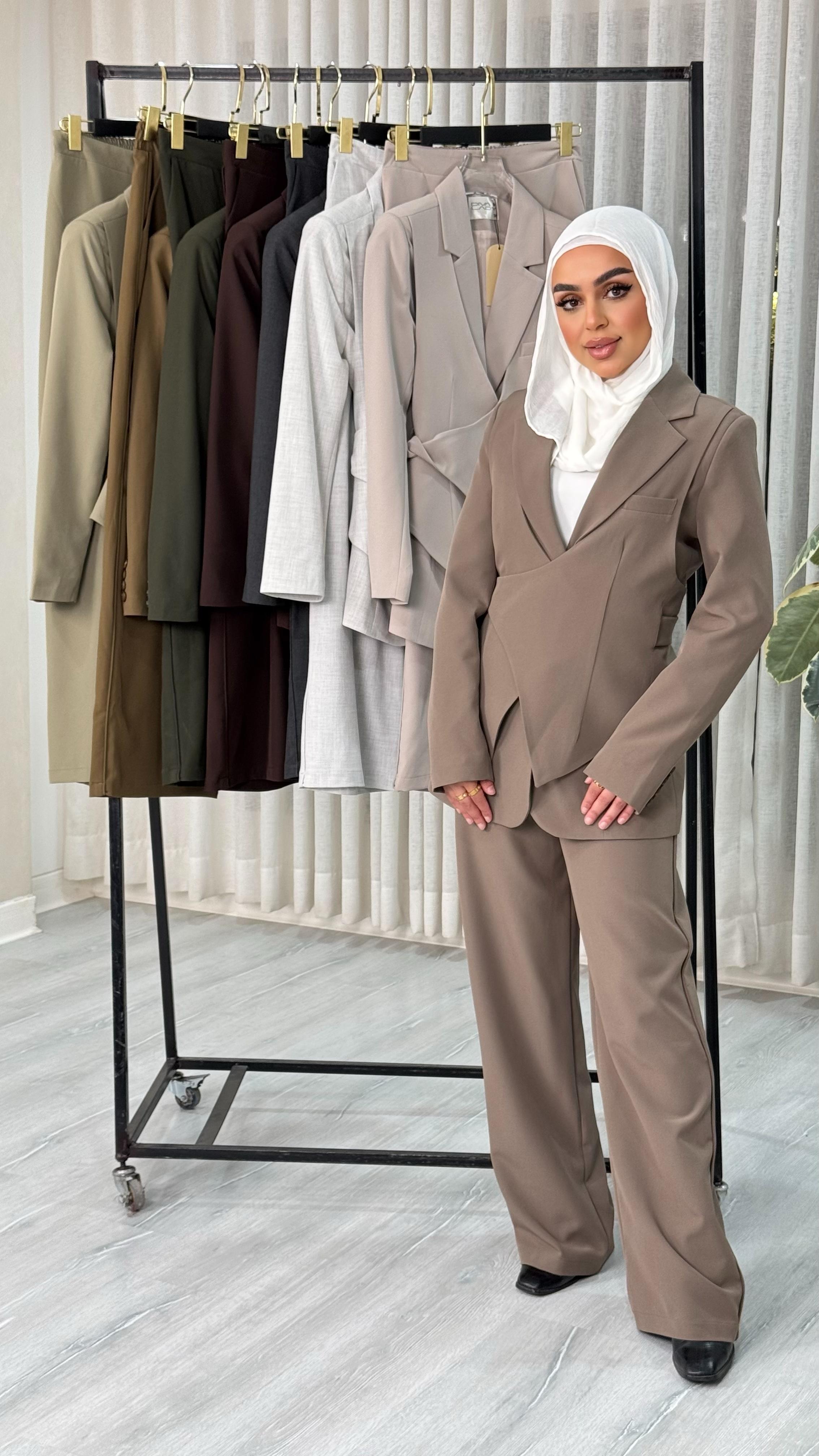 بدلة نسائى