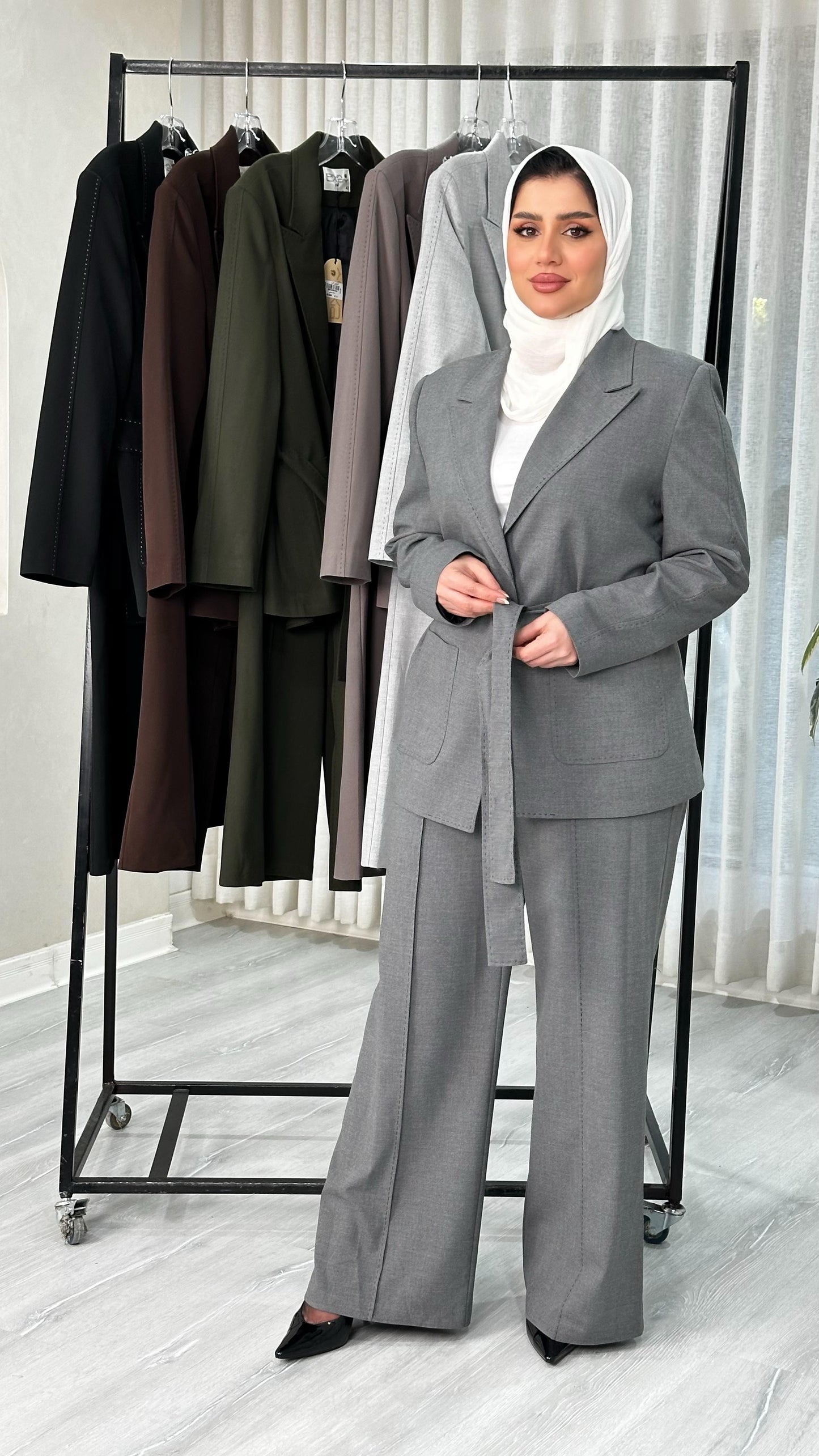 بدلة نسائي كلاسيكي