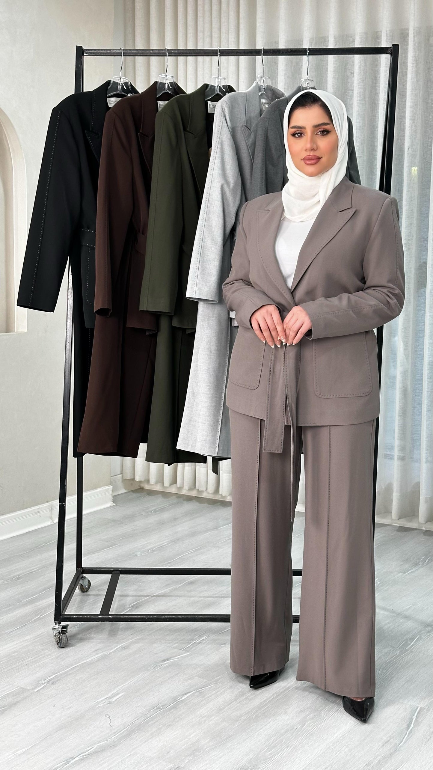 بدلة نسائي كلاسيكي