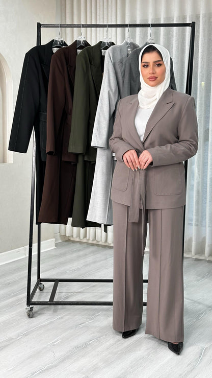 بدلة نسائي كلاسيكي