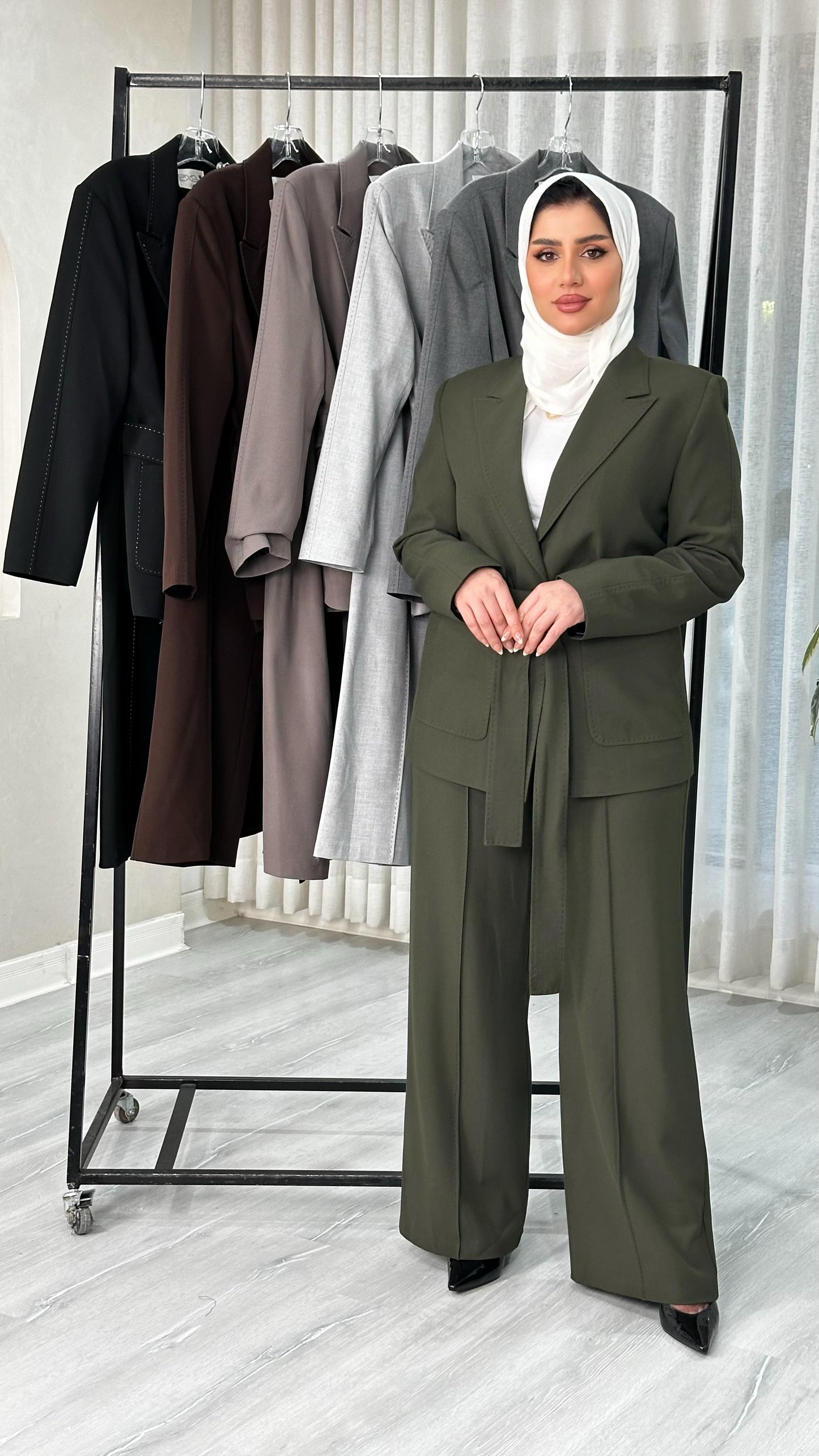 بدلة نسائي كلاسيكي