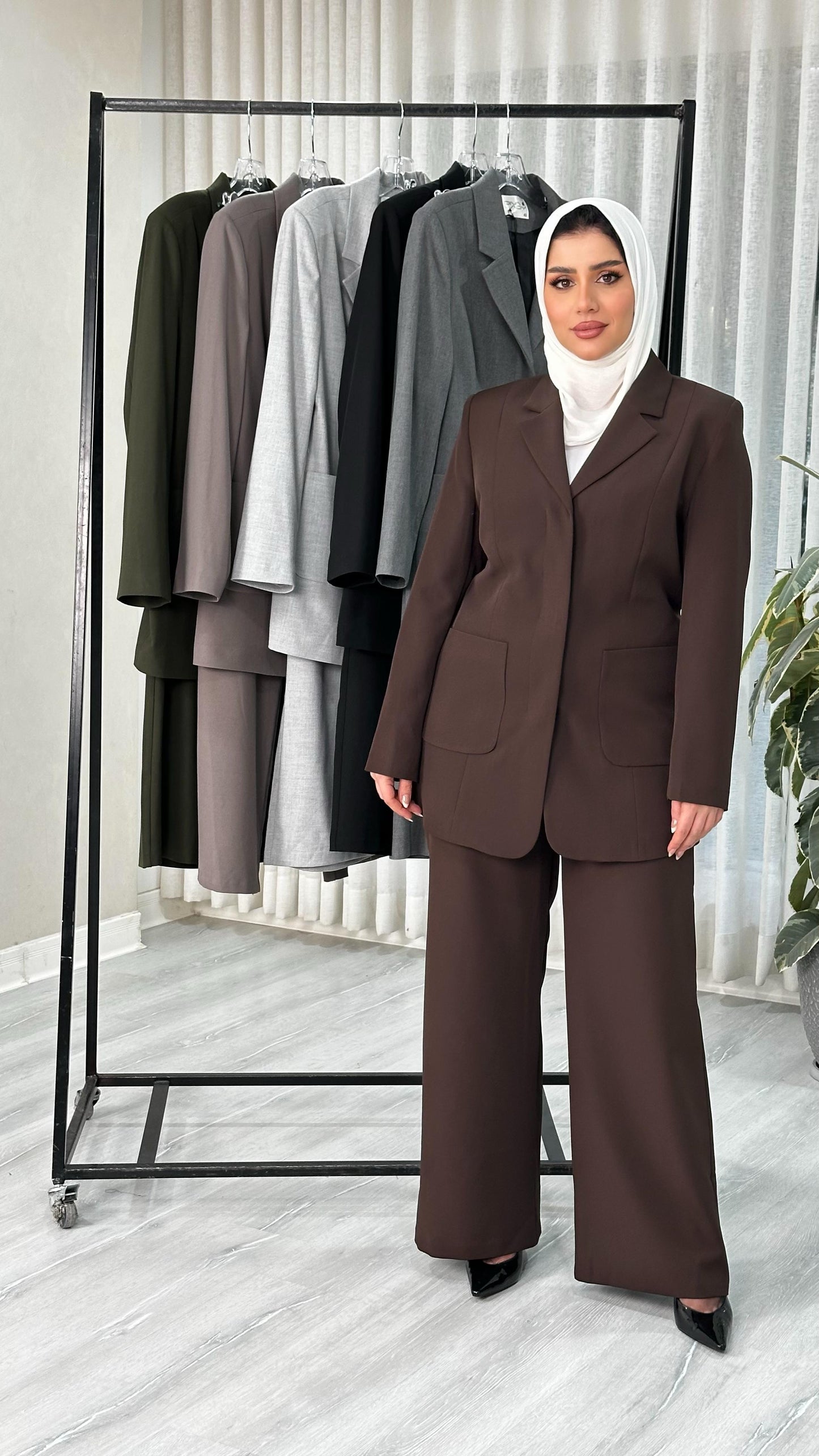 بدلة نسائي