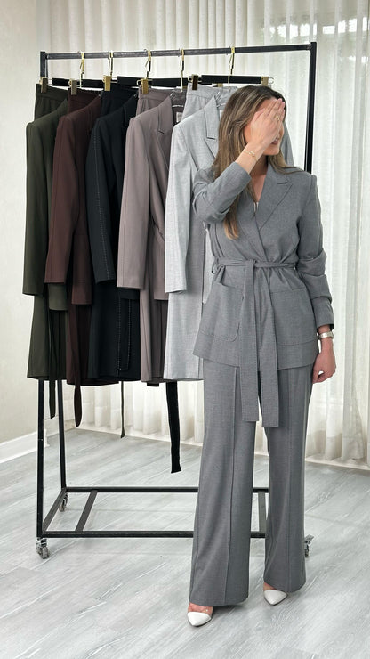 بدلة نسائي كلاسيكي